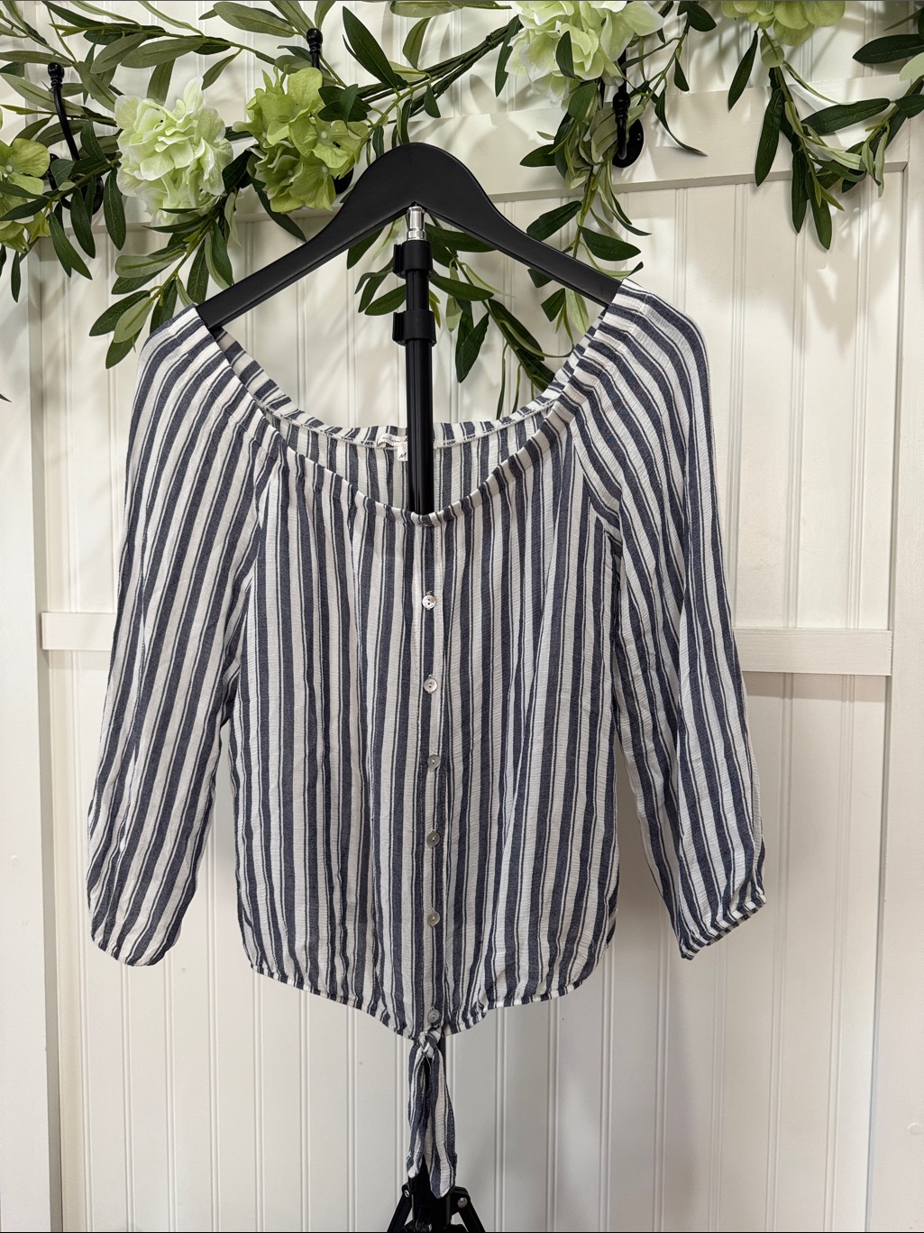 #116 Willow & Clay Navy And White Striped Tie-Front Blouse Size M